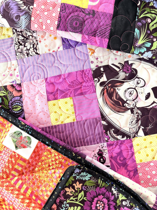 Déjà vu, Three Witches Patchwork Throw Quilt